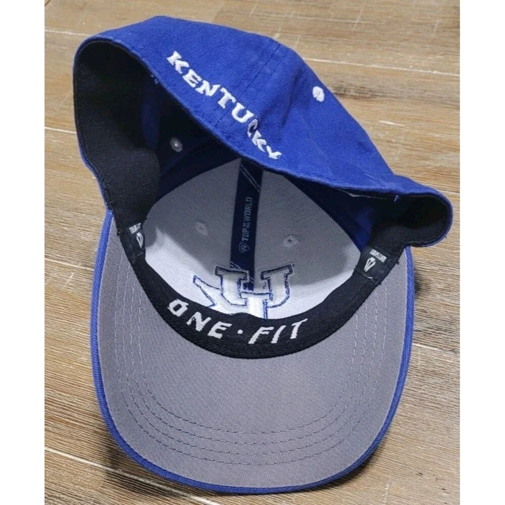Kentucky Wildcats Youth Hat Top Of The World  Cap Flex Fit Size 6 1/2 To 6 7/8